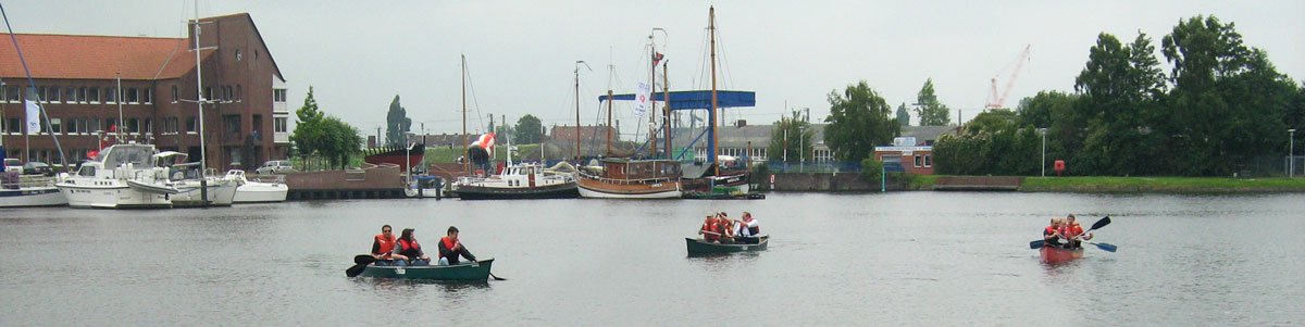 Paddelnd auf dem Emder Binnenhafen